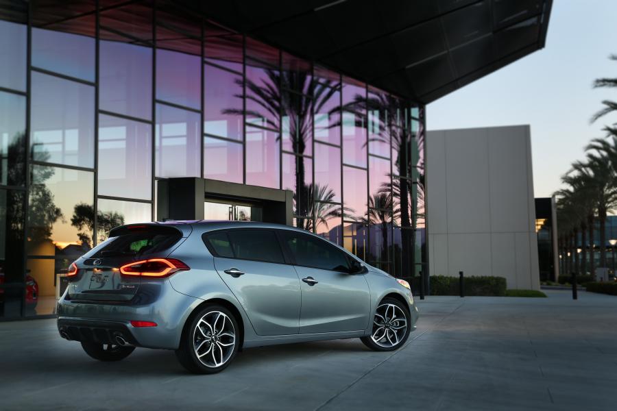  Kia Forte 2013 года  (фото 37 из 62)